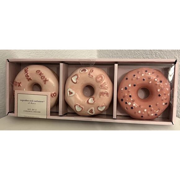 Cupcakes and Cashmere Ceramic Decor Donuts LOVE XOXO and Sprinkles Valentines - Picture 1 of 4